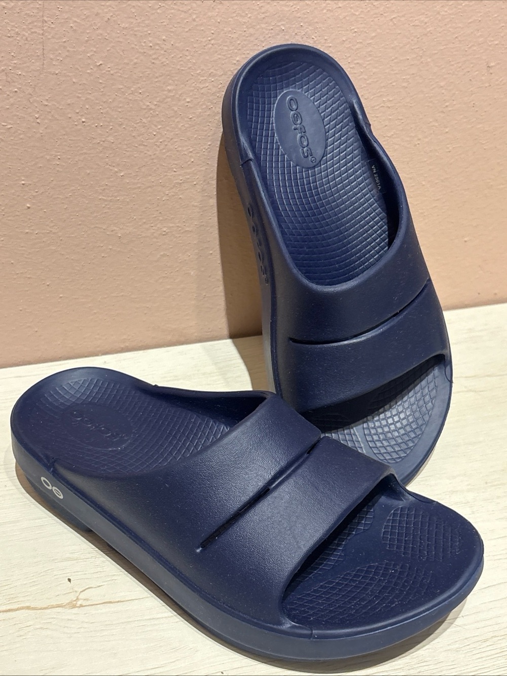 OOFOS OOmega Luxe Slide Sandals Navy Blue Recovery Athleisure Women’s Sz 8
